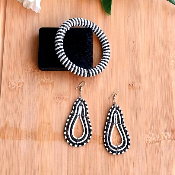 No Brand Jewelry - 2PC Beautiful Kenyan Maasai Beaded Bracelet and Earrings Set